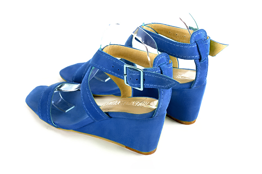 Women's electric blue elegant fully open cross straps sandals. Square toe. Medium wedge heels - Rear view